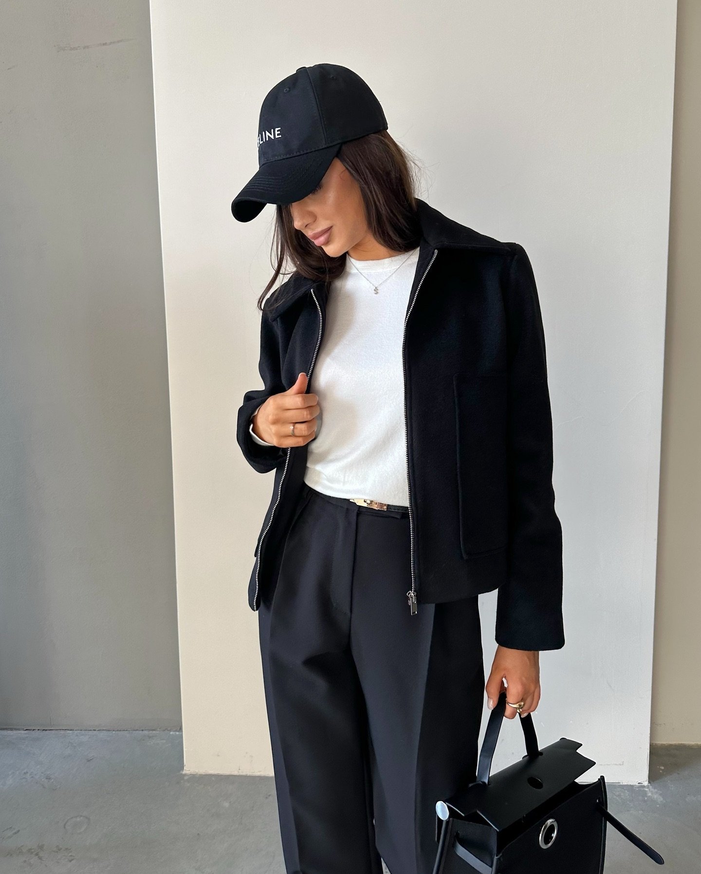 Брюки палаццо 2 защіпи Колір: Чорний; Розмір: С