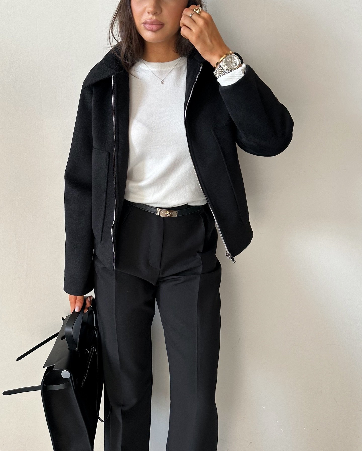 Бомбер пальтовий з акцентними кишенями Колір: Чорний; Розмір: Хс