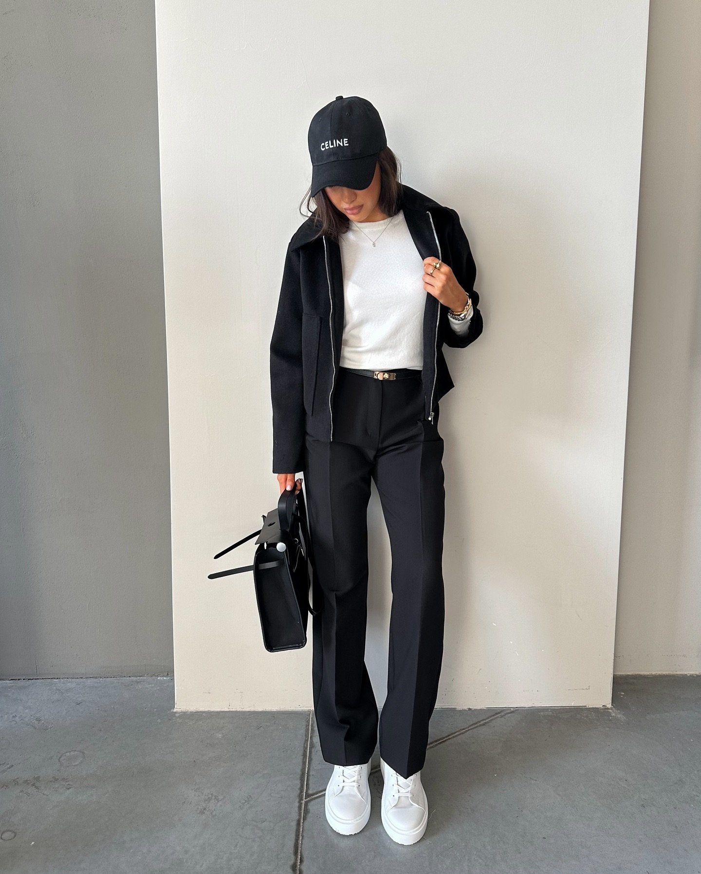 Бомбер пальтовий з акцентними кишенями Колір: Чорний; Розмір: С