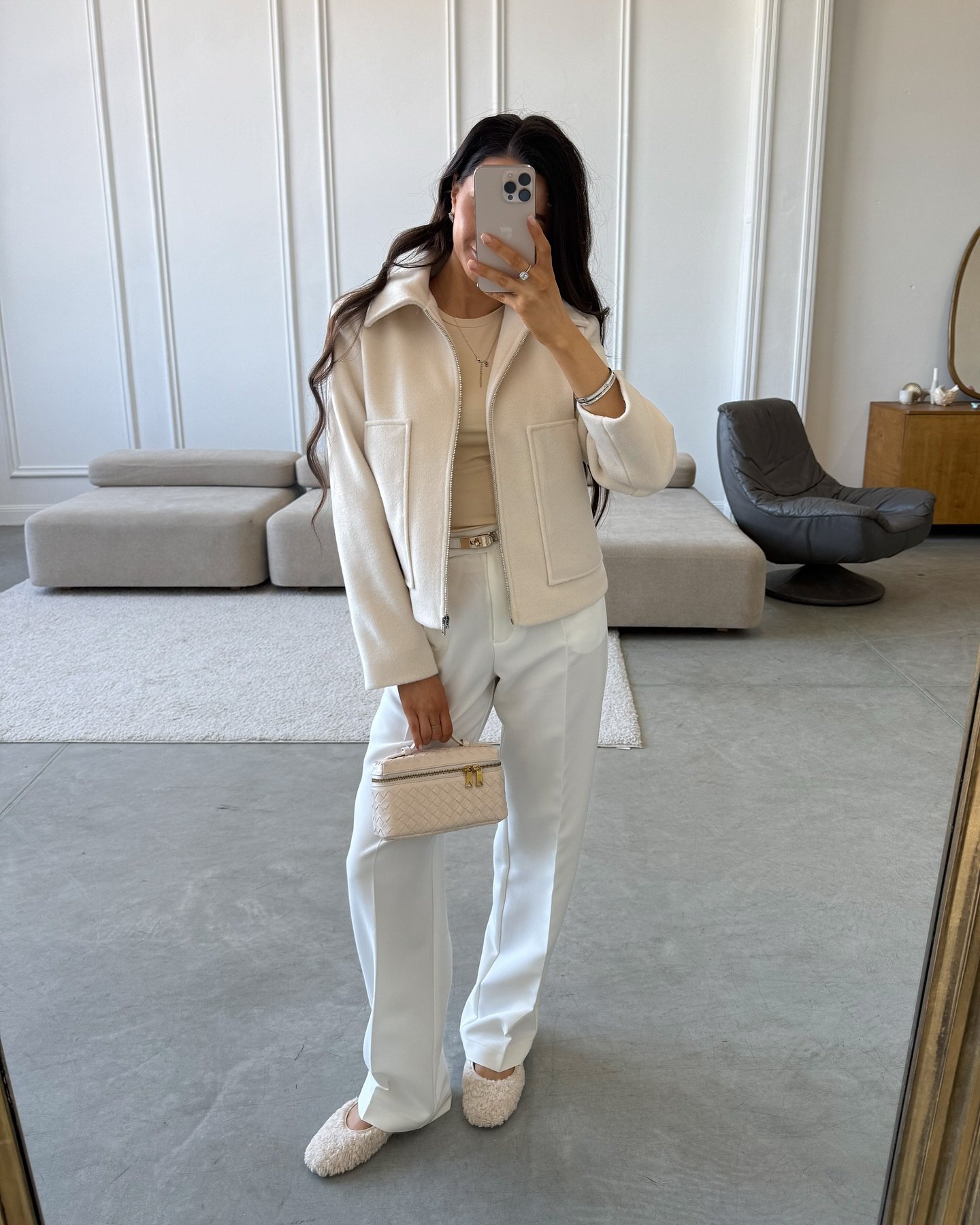 Бомбер пальтовий з акцентними кишенями Колір: Світлий беж; Розмір: М