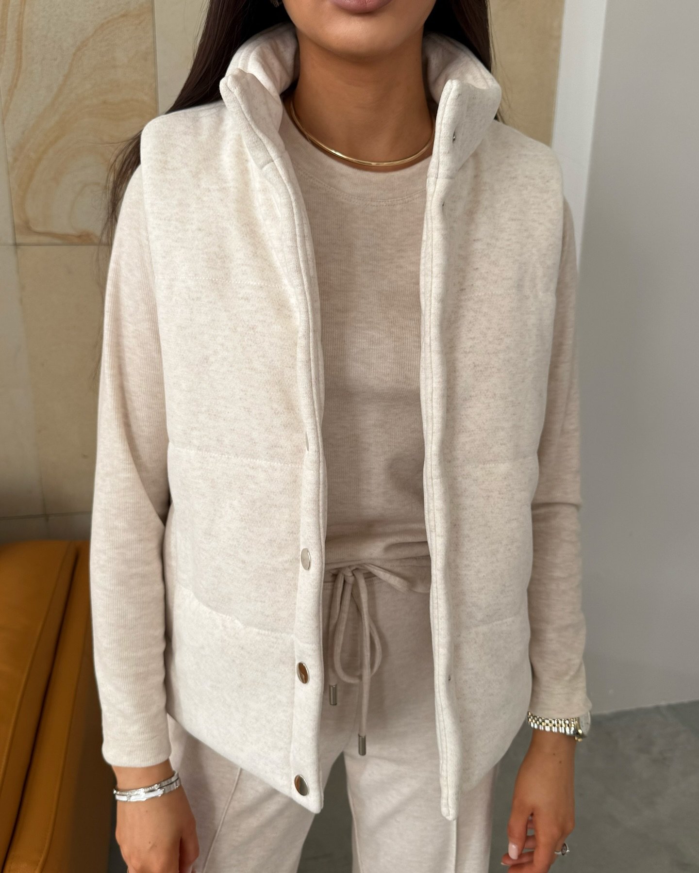 Жилет з кнопками Колір: Світлий беж