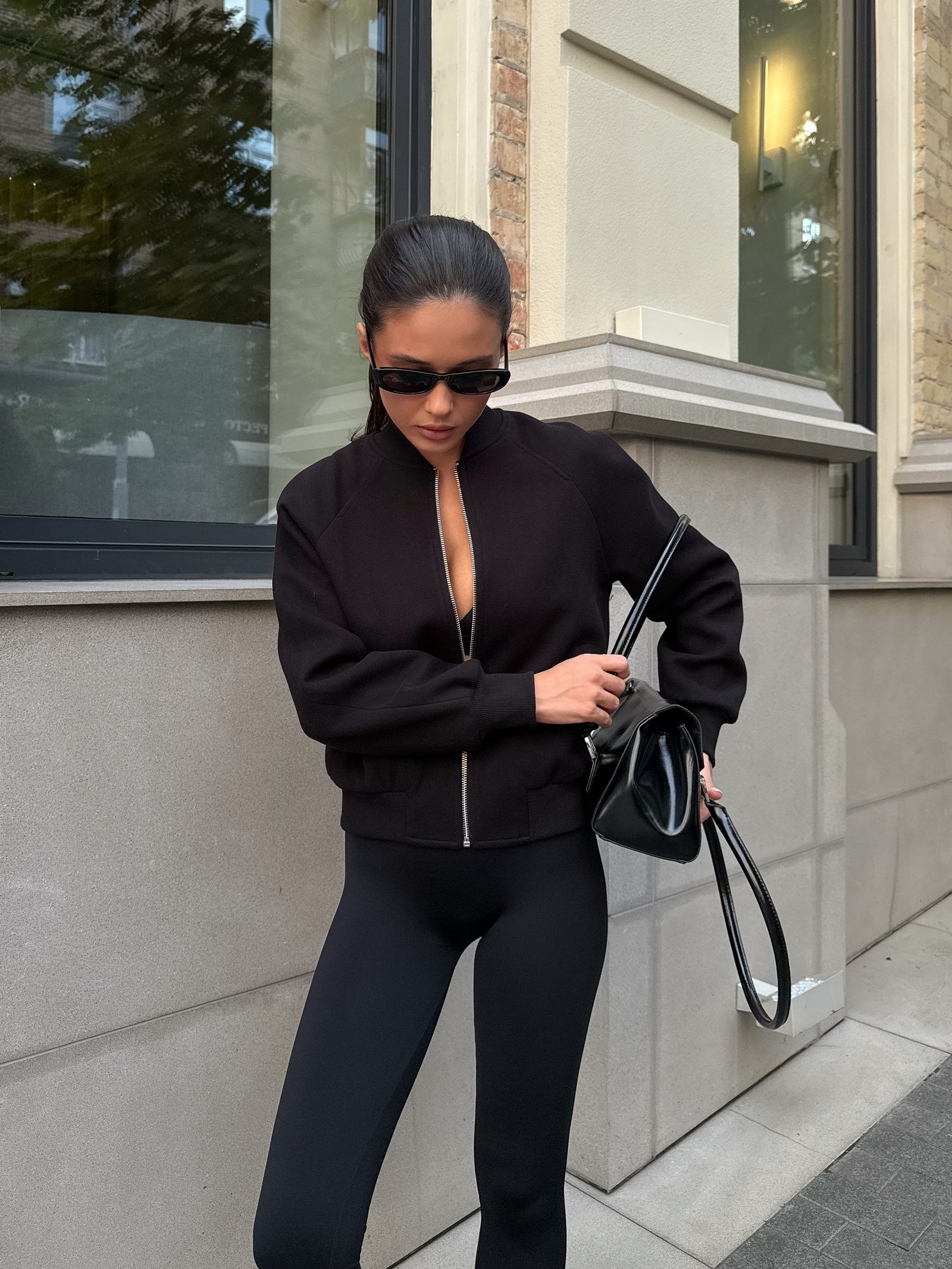 Бомбер реглан Колір: Чорний; Розміри: Хс