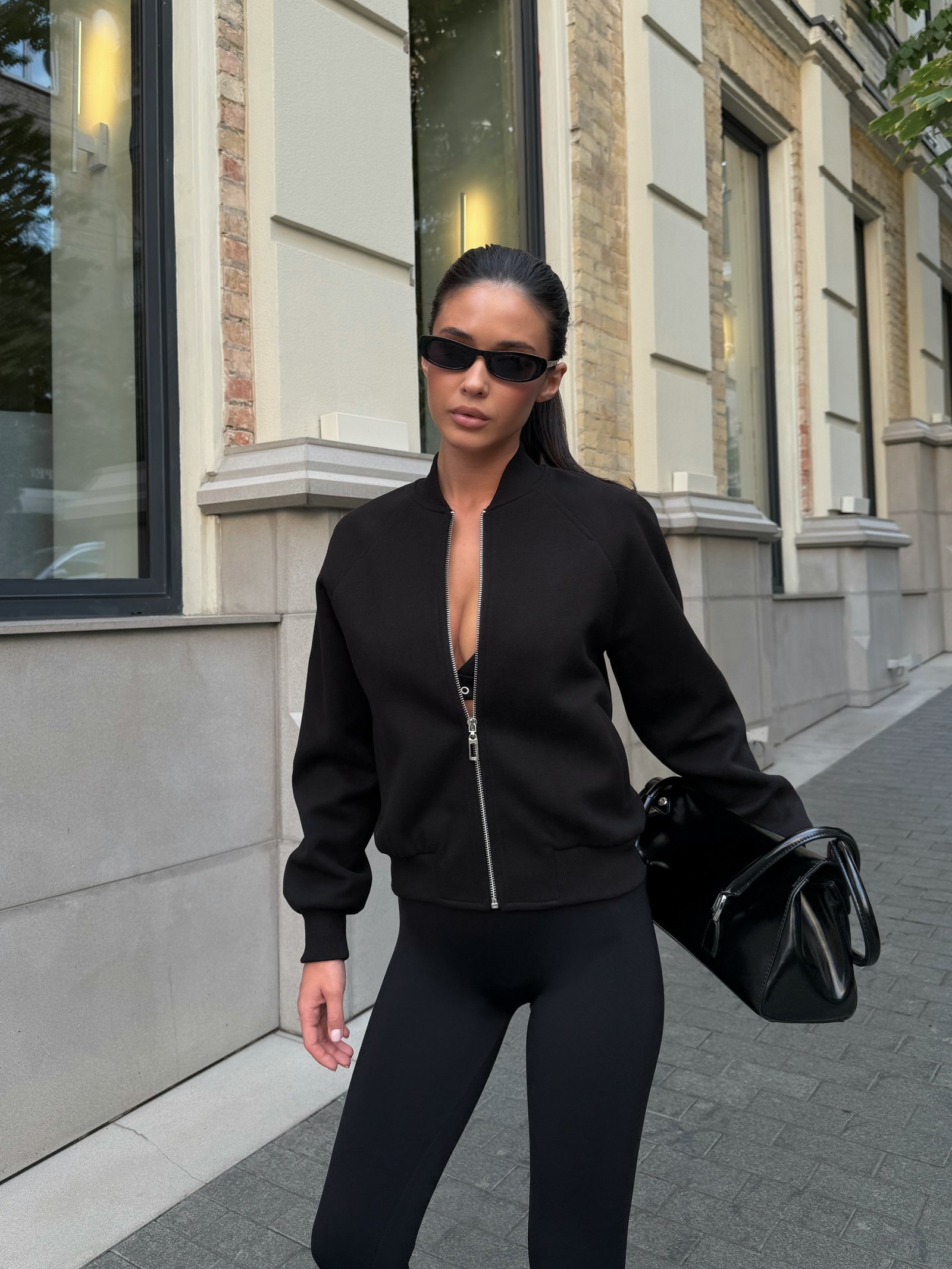 Бомбер реглан Колір: Чорний; Розміри: Хс