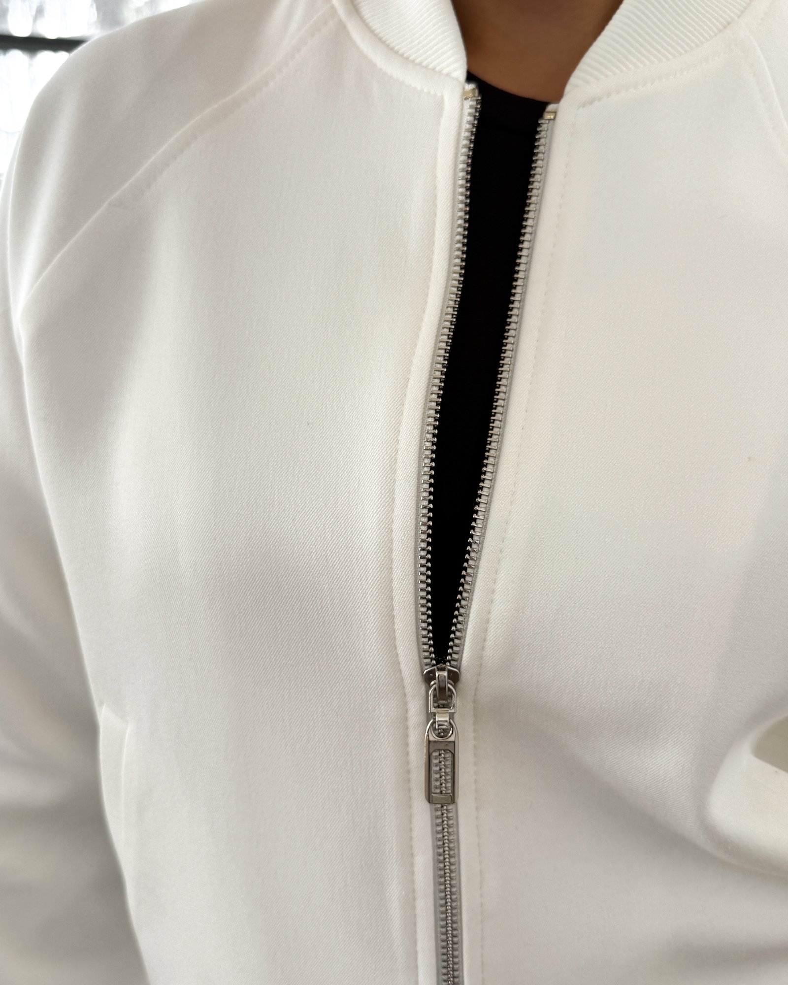 Бомбер реглан (костюмний) Колір: Молочний; Розмір: Хс