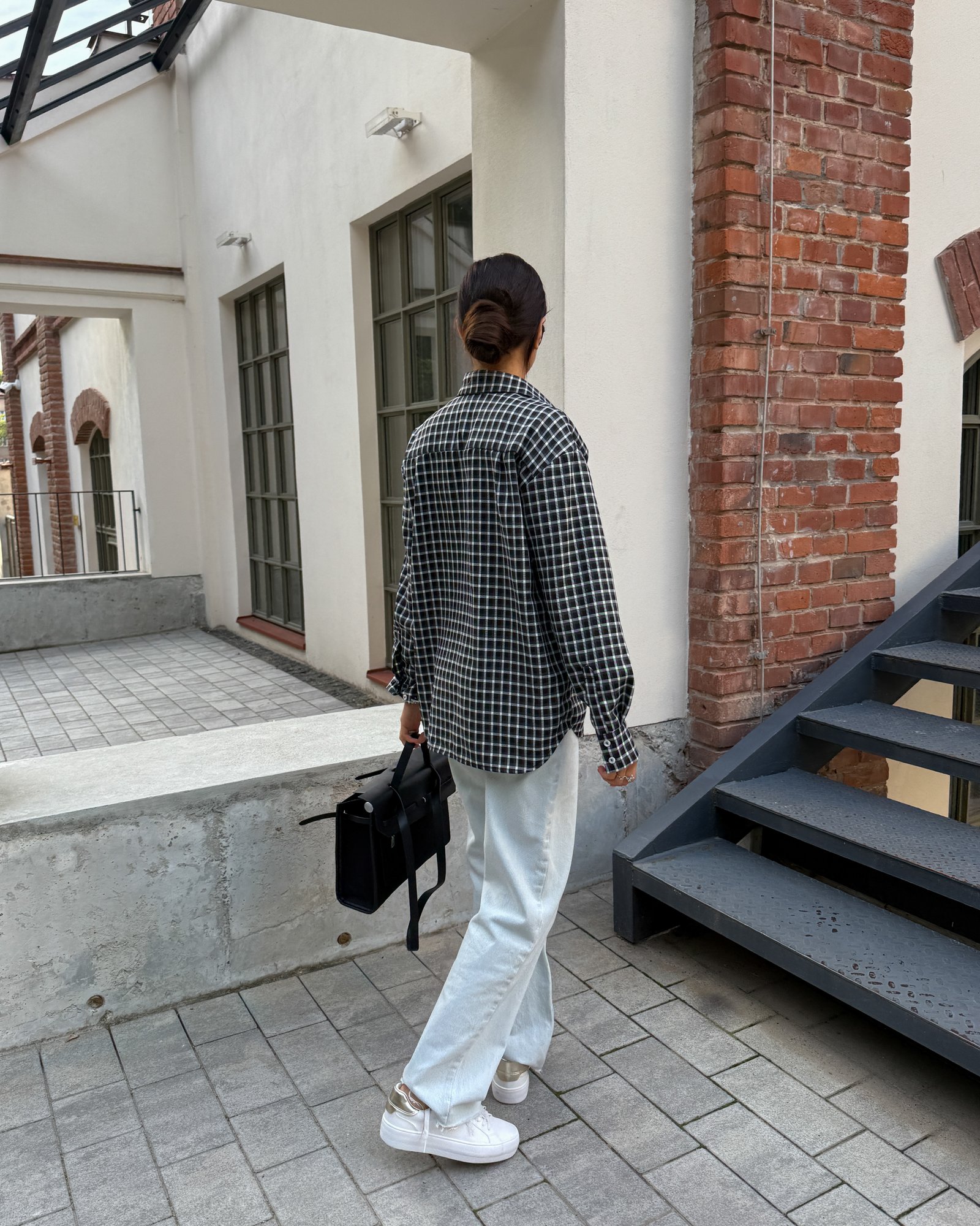 Сорочка костюмна Колір: Чорно-білий