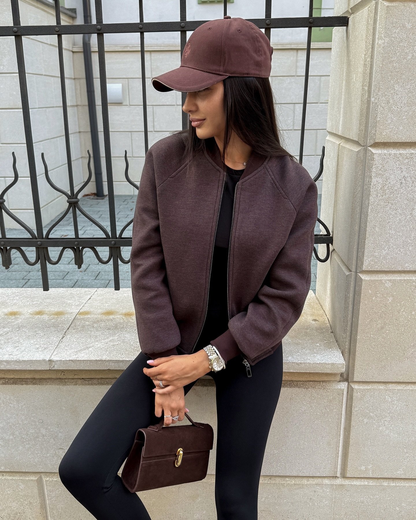 Бомбер реглан Колір: Коричневий; Розміри: Хс